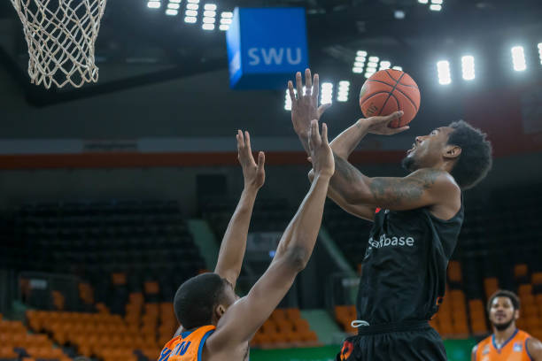 外界对他 外界对他